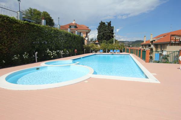 Imagen de la piscina del Hotel Liliana, Andora. Foto 6