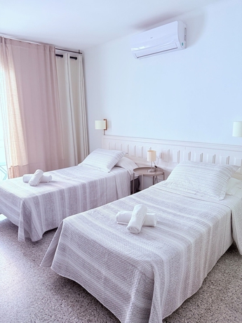 Imagen de la habitación del Hotel L\'illa. Foto 4
