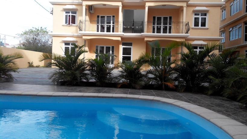 Imagen de la piscina del Hotel Lilvilla. Foto 15