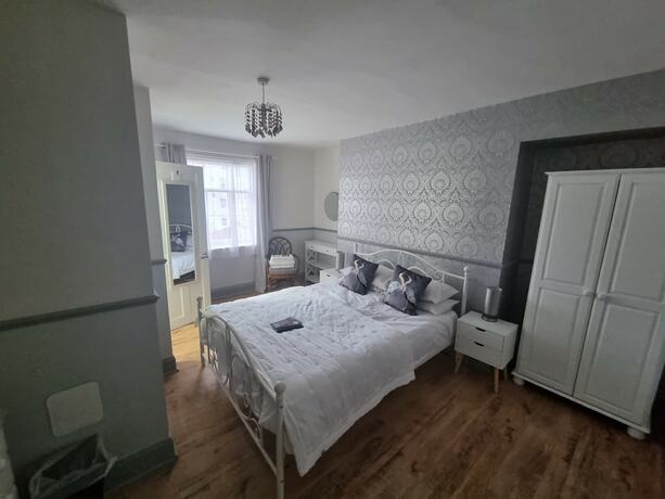Imagen de la habitación del Hotel LilyRose. Foto 12