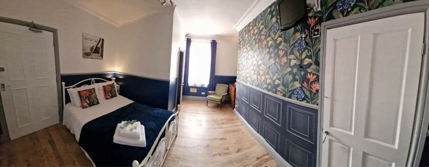 Imagen de la habitación del Hotel LilyRose. Foto 16