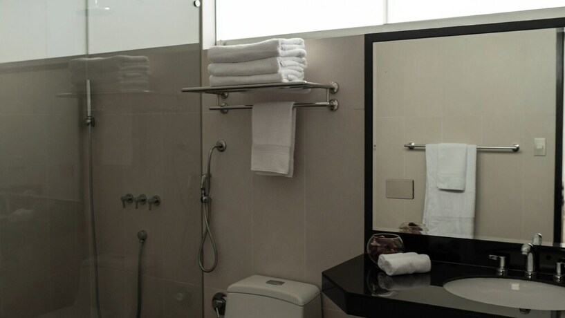 Imagen de la habitación del Hotel Lima Host. Foto 19