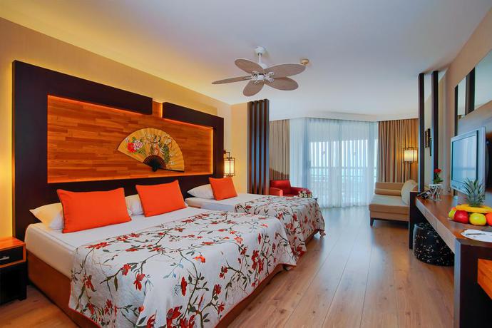 Imagen general del Hotel Limak Lara De Luxe - All Inclusive. Foto 3