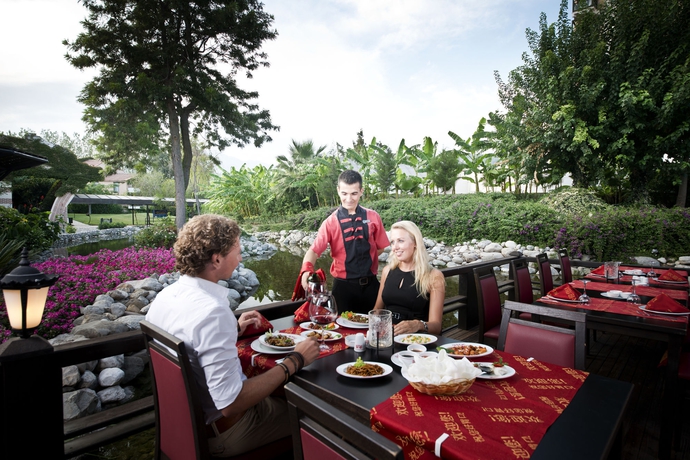 Imagen del bar/restaurante del Hotel Limak Limra and Resort - All Inclusive. Foto 7