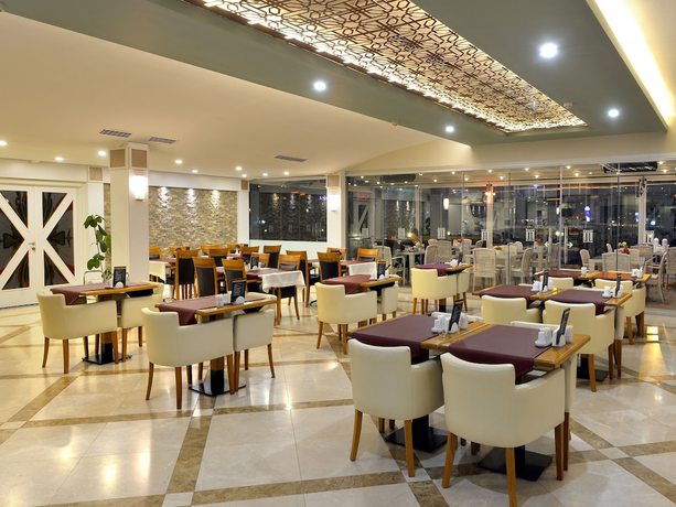 Imagen del bar/restaurante del Hotel Limapark. Foto 2