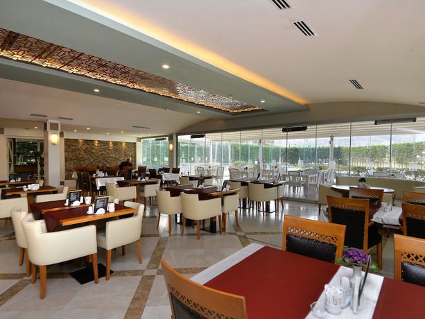 Imagen del bar/restaurante del Hotel Limapark. Foto 3