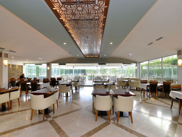 Imagen del bar/restaurante del Hotel Limapark. Foto 7