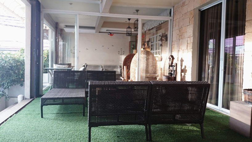 Imagen de los exteriores del Hotel Limburi Hometel. Foto 12