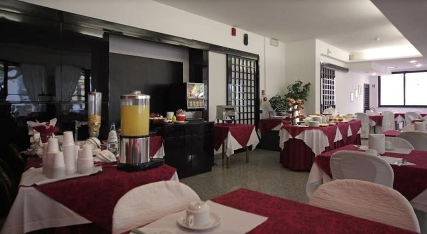 Imagen del bar/restaurante del Hotel Lime. Foto 4