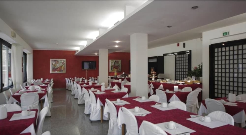 Imagen del bar/restaurante del Hotel Lime. Foto 5