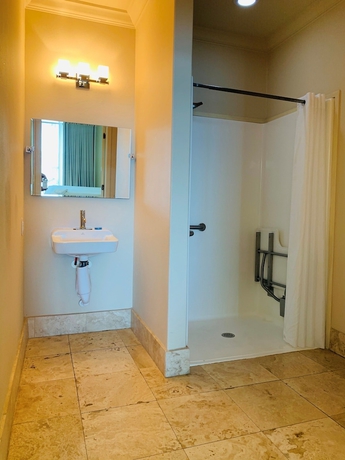 Imagen de la habitación del Hotel Lime Tree Bay Resort. Foto 7