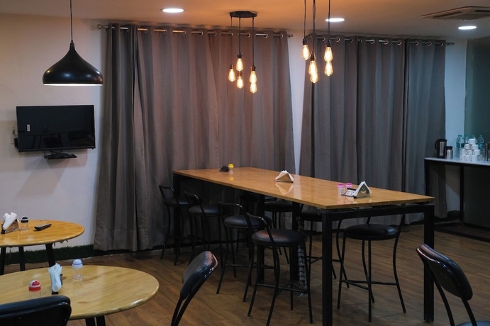 Imagen del bar/restaurante del Hotel Lime Tree Premier Near Medanta Medicity. Foto 4