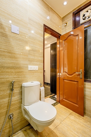 Imagen de la habitación del Hotel Lime Tree and Banquet Huda Metro. Foto 14