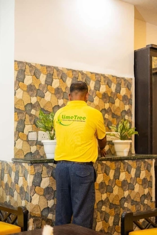 Imagen de los exteriores del Hotel Lime Tree and Banquet Huda Metro. Foto 15