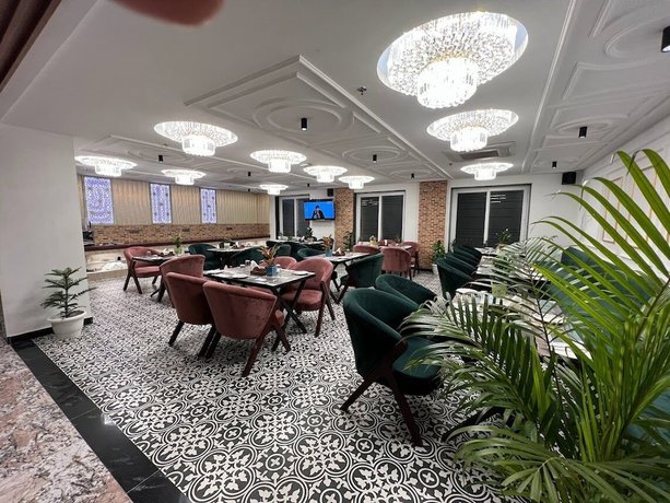 Imagen del bar/restaurante del Hotel Lime Trees And Banquet Greater Noida. Foto 5
