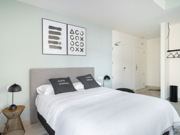 Imagen de la habitación del Hotel Limehome Sevilla. Foto 18