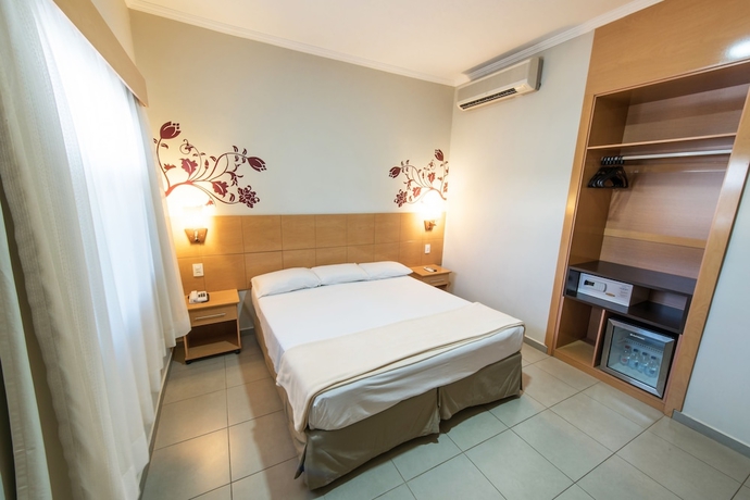 Imagen de la habitación del Hotel Limeira Su&iacute;tes. Foto 8