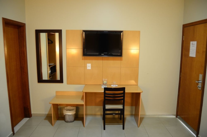 Imagen de la habitación del Hotel Limeira Su&iacute;tes. Foto 11
