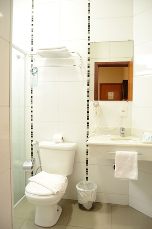 Imagen de la habitación del Hotel Limeira Su&iacute;tes. Foto 16