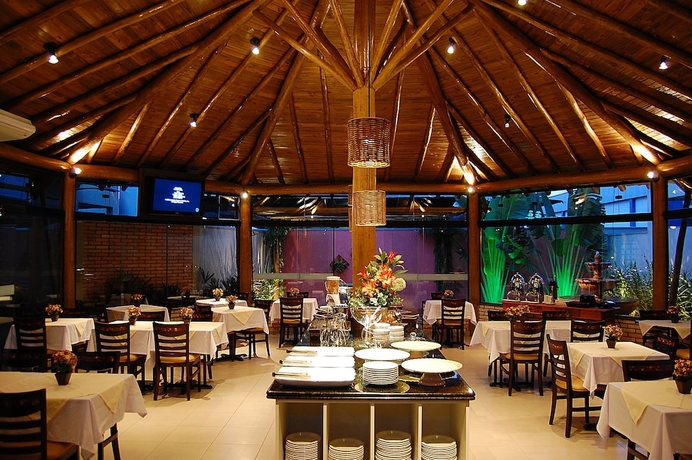 Imagen del bar/restaurante del Hotel Limeira Su&iacute;tes. Foto 3