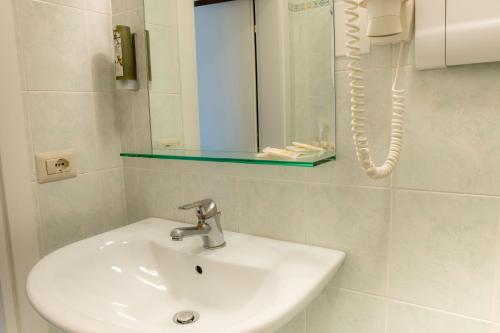 Imagen de la habitación del Hotel Limone. Foto 7