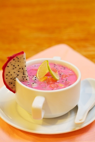 Imagen de la piscina del Hotel Lin Ratanak Angkor. Foto 15