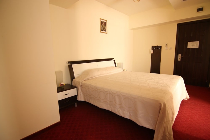 Imagen de la habitación del Hotel Lina. Foto 9