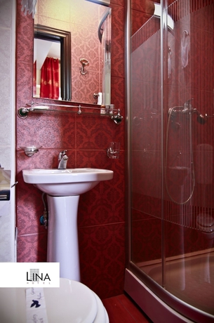 Imagen de la habitación del Hotel Lina. Foto 14