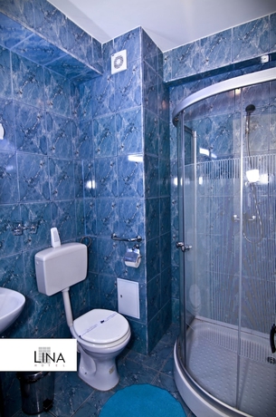 Imagen de la habitación del Hotel Lina. Foto 15