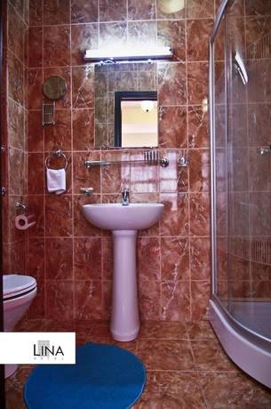 Imagen de la habitación del Hotel Lina. Foto 16