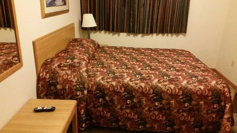 Imagen de la habitación del Hotel Lincoln Host Motor Inn, Escanaba. Foto 5