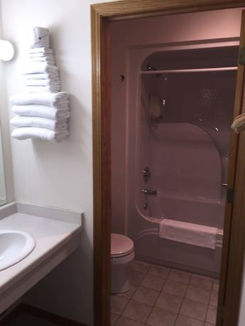 Imagen de la habitación del Hotel Lincoln Host Motor Inn, Escanaba. Foto 11