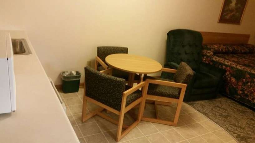 Imagen de la habitación del Hotel Lincoln Host Motor Inn, Escanaba. Foto 13