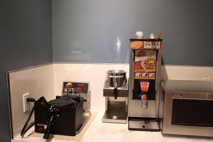 Imagen del bar/restaurante del Hotel Lincoln Monterey Park Los Angeles. Foto 3