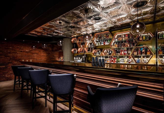 Imagen del bar/restaurante del Hotel Lincoln Plaza London, Curio Collection By Hilton. Foto 2