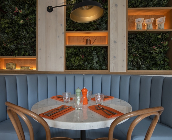 Imagen del bar/restaurante del Hotel Lincoln Plaza London, Curio Collection By Hilton. Foto 3