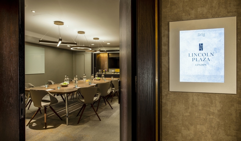 Imagen de los interiores del Hotel Lincoln Plaza London, Curio Collection By Hilton. Foto 9