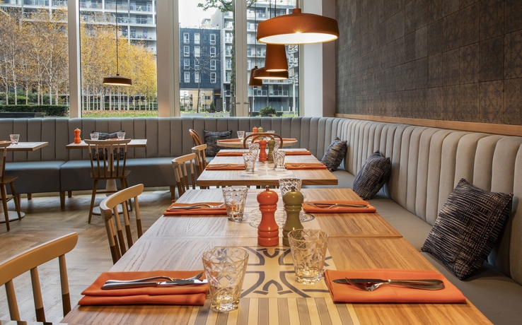 Imagen del bar/restaurante del Hotel Lincoln Plaza London, Curio Collection By Hilton. Foto 4