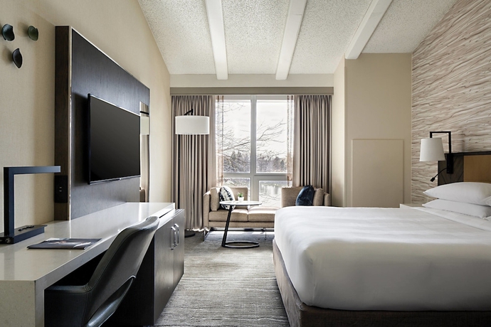 Imagen de la habitación del Hotel Lincolnshire Marriott Resort. Foto 11