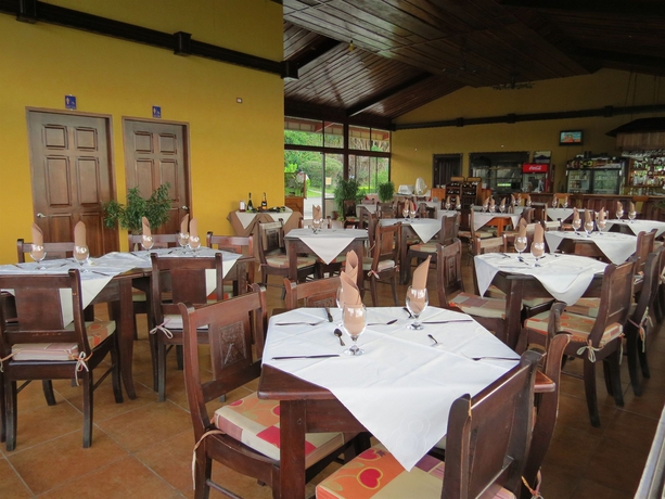 Imagen del bar/restaurante del Hotel Linda Vista. Foto 10