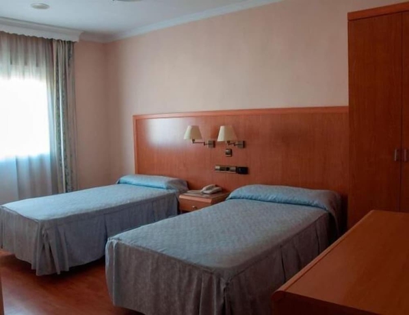 Imagen de la habitación del Hotel Lindaraja. Foto 10