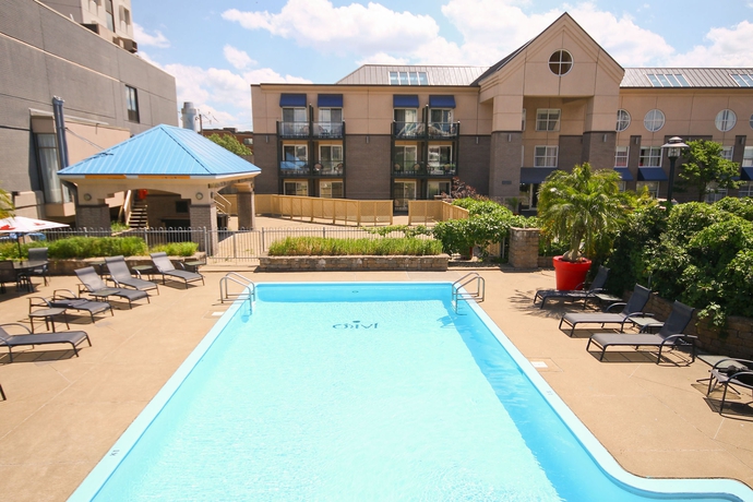 Imagen de la piscina del Hotel Lindbergh Québec - Place Laurier. Foto 13