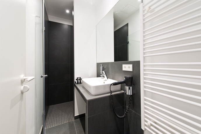 Imagen de la habitación del Hotel Lindemann's Berlin. Foto 9