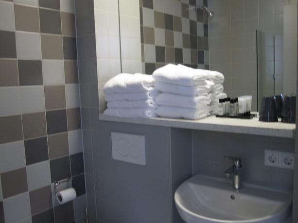 Imagen de la habitación del Hotel Linden. Foto 12