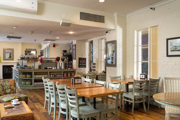 Imagen del bar/restaurante del Hotel Linden Row Inn. Foto 2