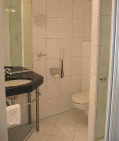 Imagen de la habitación del Hotel Lindenhof, Moenchengladbach. Foto 12