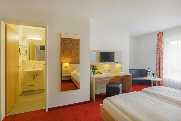 Imagen general del Hotel Lindenhof, Osterspai. Foto 3