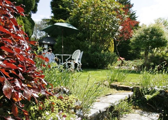 Imagen de los exteriores del Hotel Lindeth Howe. Foto 11