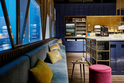 Imagen del bar/restaurante del Hotel Lindner Hotel Antwerp, part of JdV by Hyatt. Foto 8