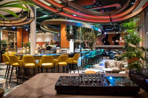 Imagen del bar/restaurante del Hotel Lindner Hotel Antwerp, part of JdV by Hyatt. Foto 9